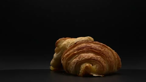 Close up Ham Cheese Croissant Rotating On Black Background. 库存影片 194520995