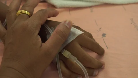 Close up hand boy in saline solution Stock-Footage 108471667