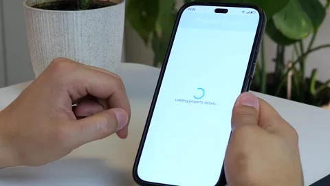 Close-up of a hand browsing exquisite property listings and favoriting a Vídeo Stock 315430718