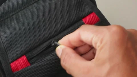 Close Up Hand Closing Backpack Zipper During Daily Use 스톡 동영상 334941588