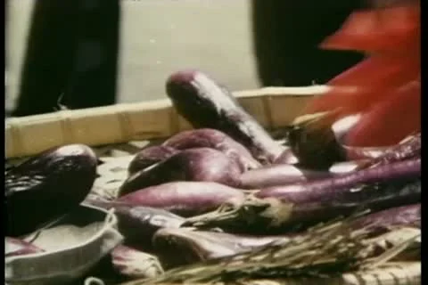 Close-up hand counting out eggplants in outdoor market Stock Footage 11347933