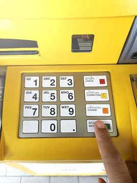 Close-up of hand entering PIN/pass code on ATM/bank machine keypad Fotos de archivo