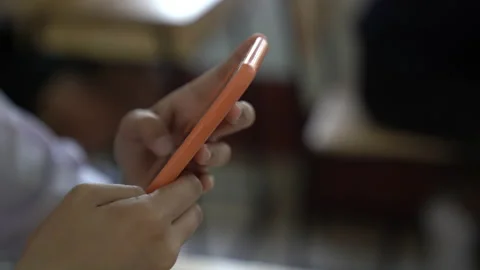 Close up hand holding smart phone in room and blurred background Vídeos de archivo 144749687