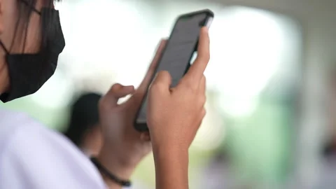 Close up hand holding smart phone for use searching data to learning in class 库存影片 217866777