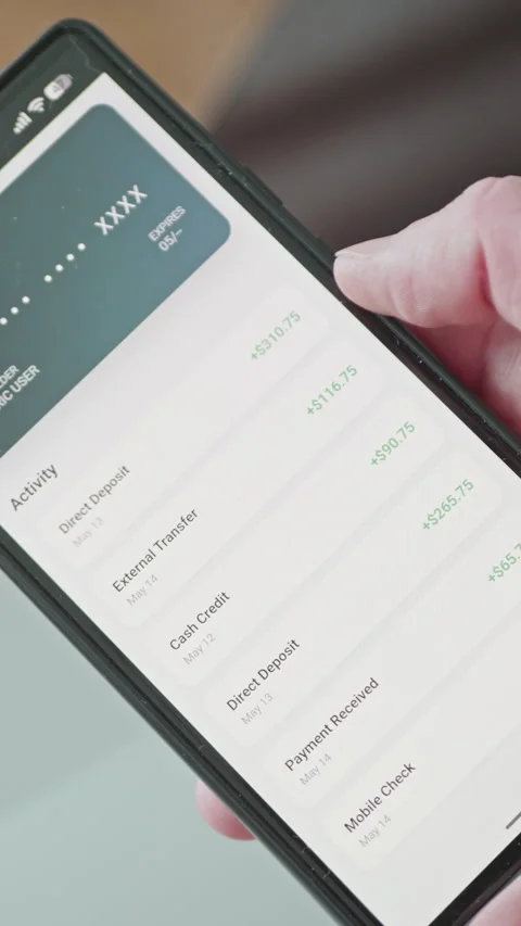Close up of hand holding smartphone with mobile banking app Vídeos de archivo 335525171