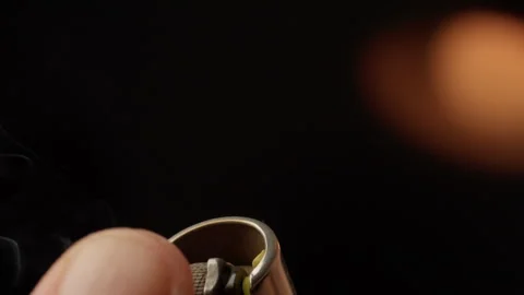 Close Up of Hand Igniting Chrome Lighter Flame Vídeo Stock 346738318