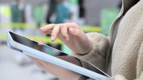 Close-up of hand interacting with digital device Vidéo 341075230