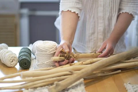 Close-up of hand made macrame texture pattern. ECO friendly modern knitting Stockfoto's