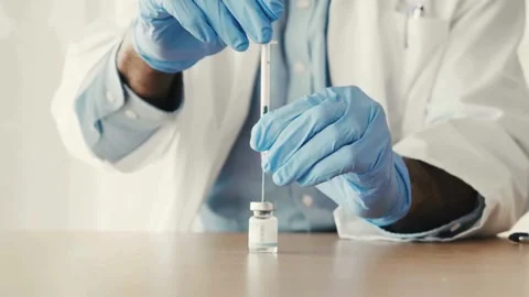Close up hand of medical staff to preparing anesthesia in dentistry Female 스톡 동영상 336587246