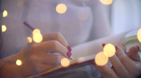 Close-up of hand pen writes in a notebook. The woman writes. The woman writes in Vídeo Stock 69046214