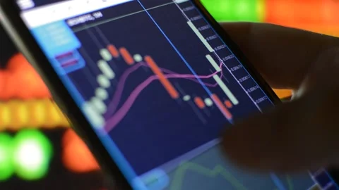 Close-up hand in phone trading chart for stock market investment 스톡 동영상 196282637