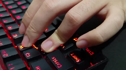 Close up hand playing game using the keyboard keys W A S D Vídeo Stock 252224331