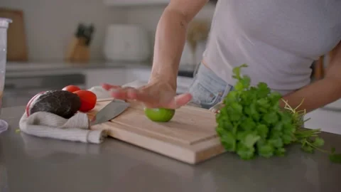 Close up of hand rolling lime on kitchen table, cooking food 库存影片 220753588
