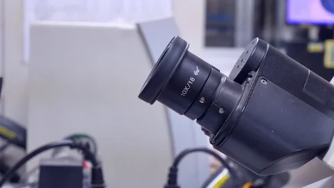 Close up hand scientist using light microscope in laboratory. Stock-Footage 123403282