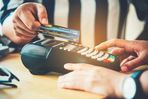 Close up of hand using credit card to pay by sending the credit card to the s Stock-Fotos