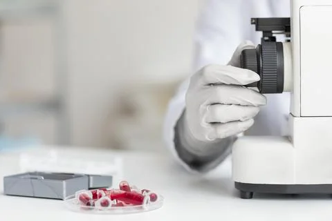 Close up hand using microscope Resolution and high quality beautiful photo Stock-Fotos