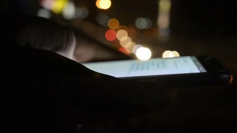 Close-up hand using phone in night time on street Видео 81763320