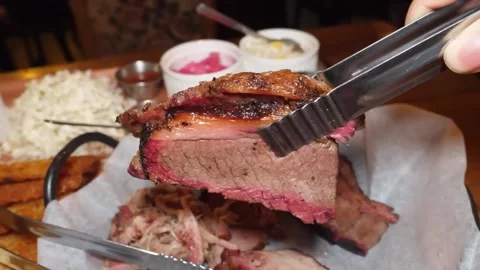 Close-up of Hand Using Tongs to Serve Sliced Texas BBQ Brisket Vídeos de archivo 332814159