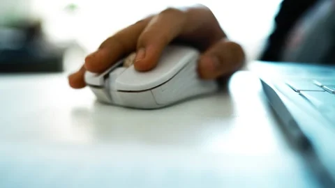 Close-Up of Hand Using White Computer Mouse, Close-up of a hand using a whi.. 스톡 동영상 304978220
