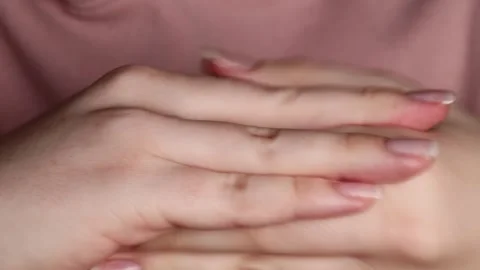 Close-up of hands applying moisturizing cream on skin with gentle self-massage Video stock 304679584
