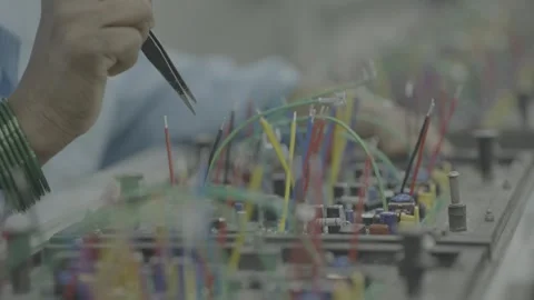 Close-up of hands assembling colorful wires on a circuit board Stock-Footage 327596094