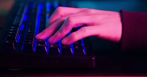 Close-up on the Hands of the boy Gamer Playing in the Video Game Using Keyboa 스톡 동영상 104204920
