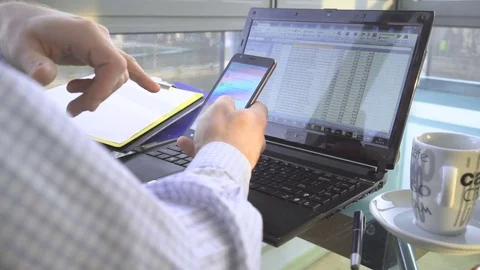 Close up of hands content of data on smartphone, in office, behind shot 库存影片 73168966