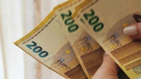 Close-up of hands counting 200-euro bills. Paying with European banknotes Video stock 335140464