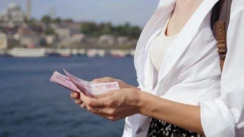 Close-up of hands counting new Turkish lira paper banknotes. Stock Footage 253288468