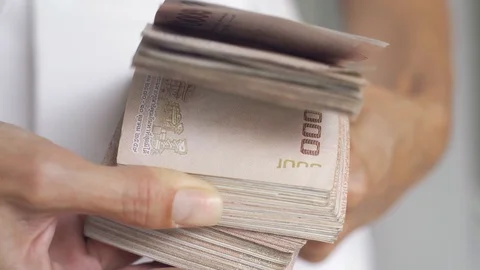 Close up hands counting of thousansds Thai baht money.Close up Human counting Stock Footage 106998861