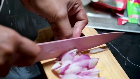 Close-Up Of Hands Cutting Onion Rings On The Wooden Board 스톡 동영상 201325021