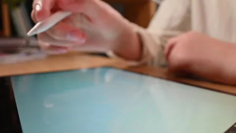 Close-up of hands drawing and performing gestures on a tablet pad. Vídeo Stock 273985216