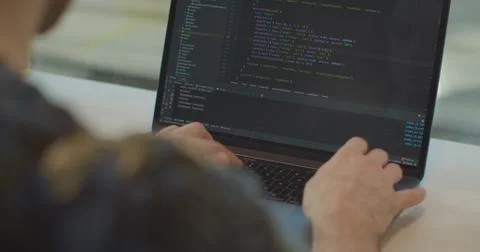 Close up hands engineers developing software app using digital laptop computer 库存照片