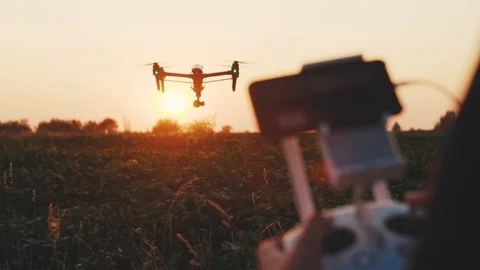 Close up hands farmer controls smart agriculture drone flying in sky rural 스톡 동영상 115114391