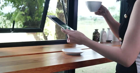 Close up Hands holding coffee cup. Couple lover drinking cup of coffee latte art Stock-Footage 337872254