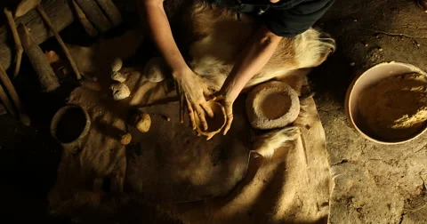 Close-up of hands kneading the mud Vidéo 61268866