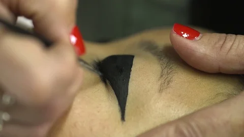 Close-up of Hands Making Up Eyes Vidéo 128388481