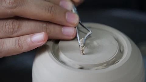 Close up of hands making pottery on spinning table in indoor workshop, Malaysia Vídeos de archivo 146564801