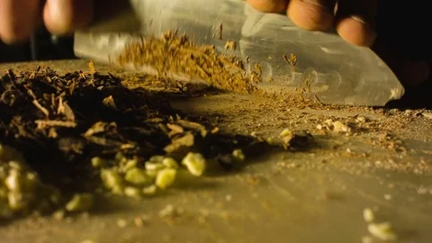 Close-up hands of man chopping chocolate 動画素材 79816883