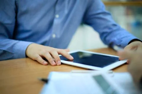 Close up hands multitasking man using tablet, laptop connecting wifi Foto stock