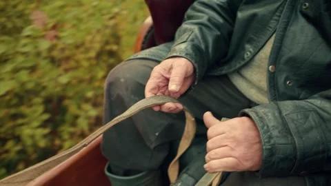 Close up of hands of old equestrian slowly drives In an old-time squeaky carriag Video stock 143474005