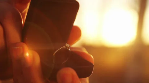Close Up Hands Opening Engagement Ring Box Sunset Flare Stockbeeldmateriaal 32361378