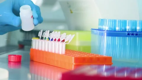 Close-up of the hands of a PCR lab worker in rubber gloves with a dispenser Stock-Footage 148282574