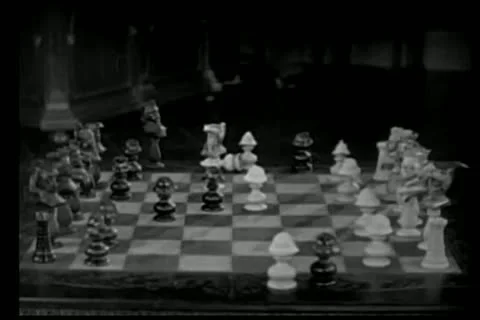 Close-up of hands playing chess Vídeos de archivo 11352042