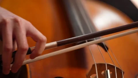 Close up of hands playing double bass with bow Видео 347813845
