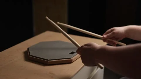 Close-up of hands practicing drum rudiments on a practice pad Vidéo 341737894