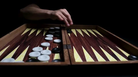 Close-up of Hands Setting Up Initial Pieces on a Backgammon Board, Preparing for Видео 330434785