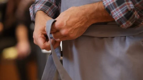 Close up of hands tying an apron around waist. Preparing food in the kitchen. Stock-Footage 106078251