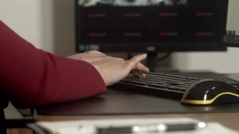 Close-up of Hands Typing on Black Keyboard in Modern Office 库存影片 334708938