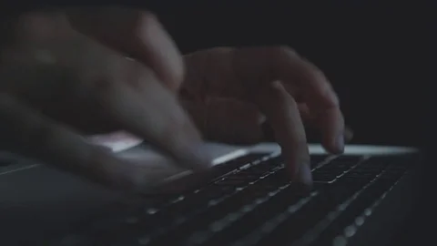 Close up of hands typing on keyboard in the evening light 스톡 동영상 70419113